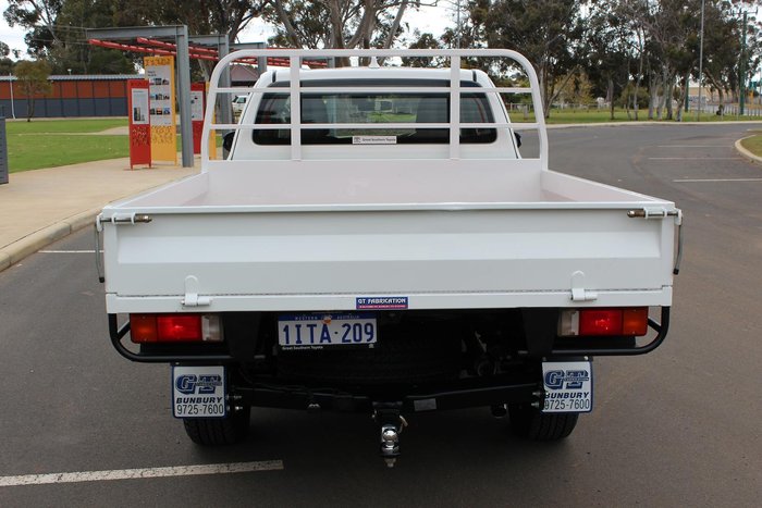 2022 Toyota Hilux SR