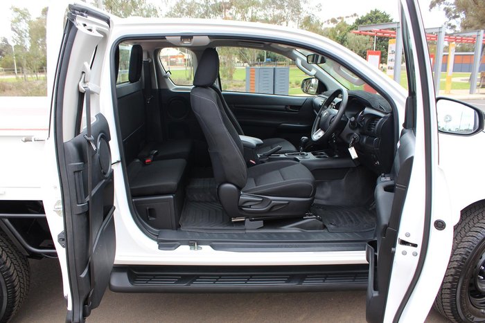 2022 Toyota Hilux SR