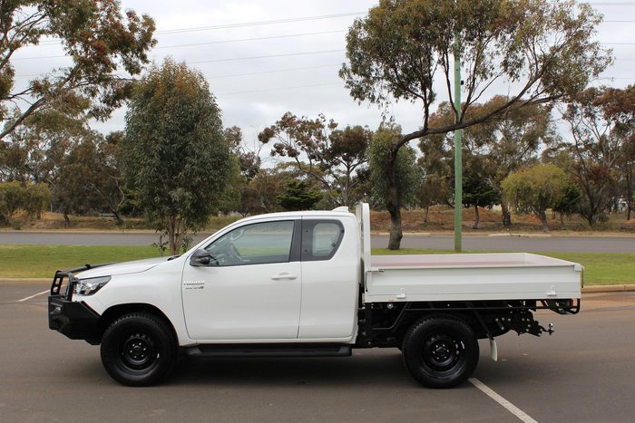 2022 Toyota Hilux SR