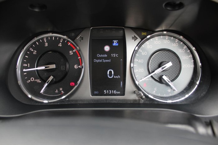 2022 Toyota Hilux SR