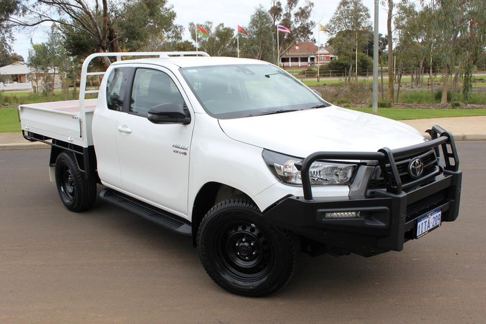 2022 Toyota Hilux SR