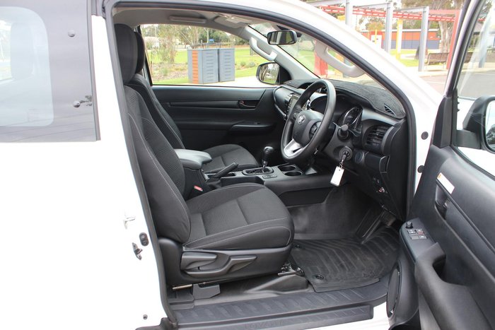 2022 Toyota Hilux SR