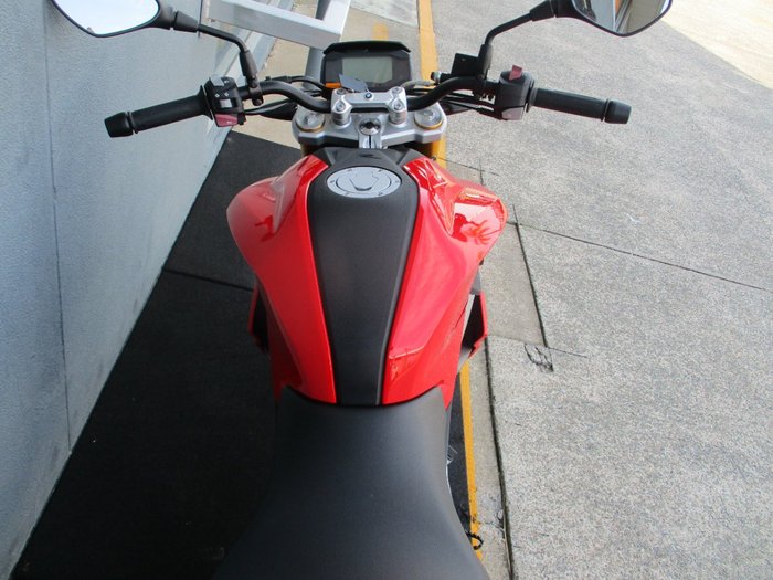 2019 BMW Motorrad G 310 R RED