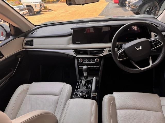 2024 Mahindra XUV700 AX7