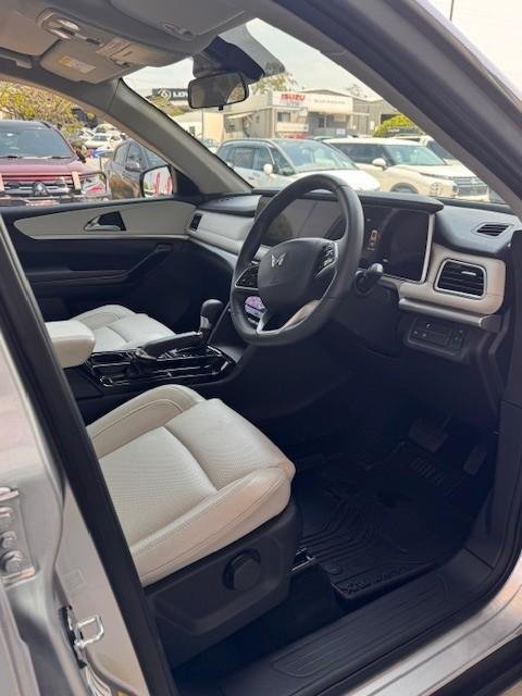 2024 Mahindra XUV700 AX7