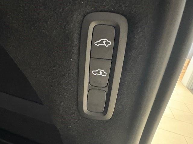 2022 Volvo XC90 Recharge Ultimate T8 Plug-In Hybrid