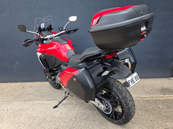 2022 DUCATI MULTISTRADA V4 S RED