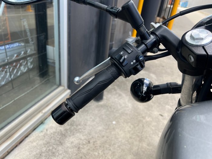 2015 Yamaha BOLT SILVER