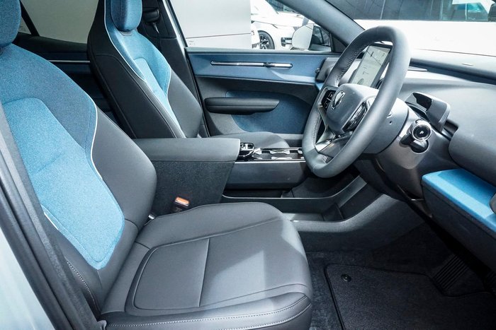 2025 Volvo EX30 Cross Country