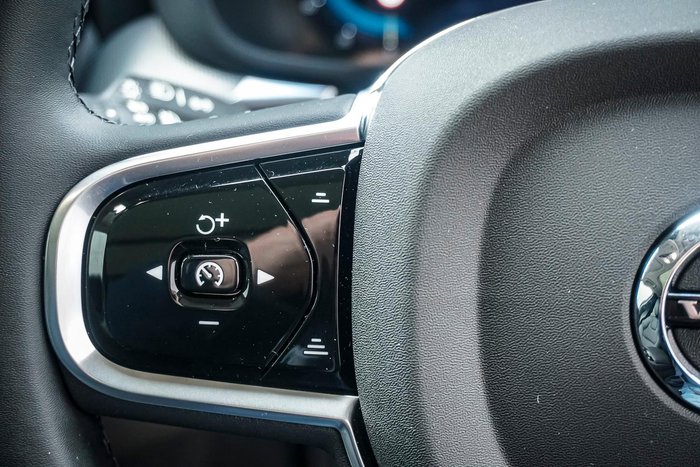 2025 Volvo XC60 Ultra B5 Bright