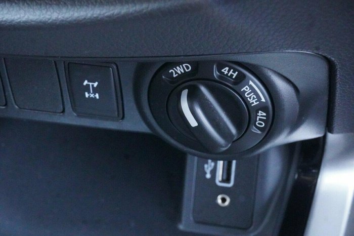 2020 Nissan Navara ST