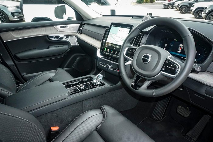 2025 Volvo XC90 Ultra B5 Bright