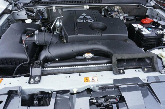 2020 Mitsubishi Pajero GLS