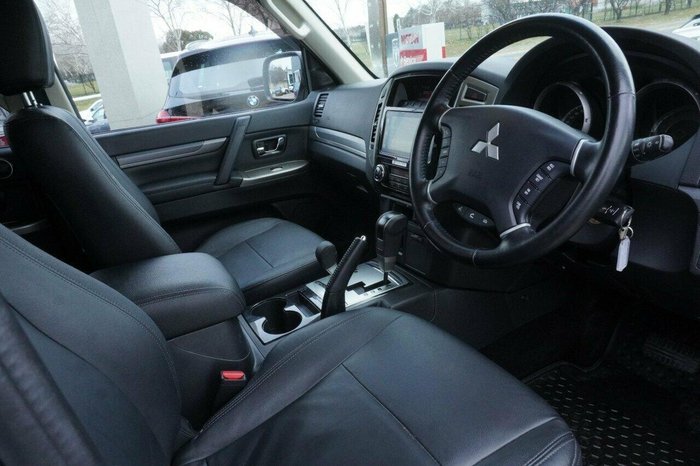 2020 Mitsubishi Pajero GLS