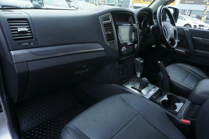 2020 Mitsubishi Pajero GLS