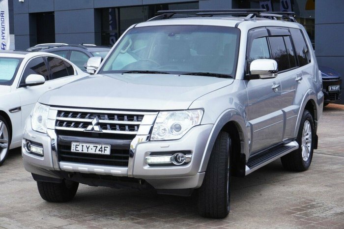 2020 Mitsubishi Pajero GLS