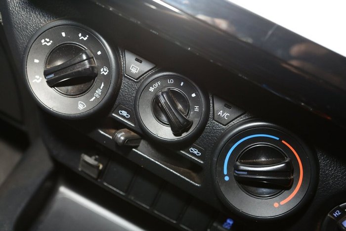 2022 Toyota Hilux SR