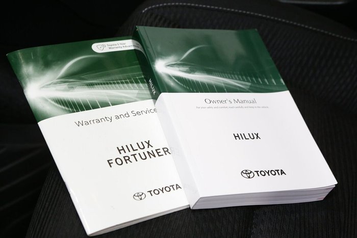 2022 Toyota Hilux SR