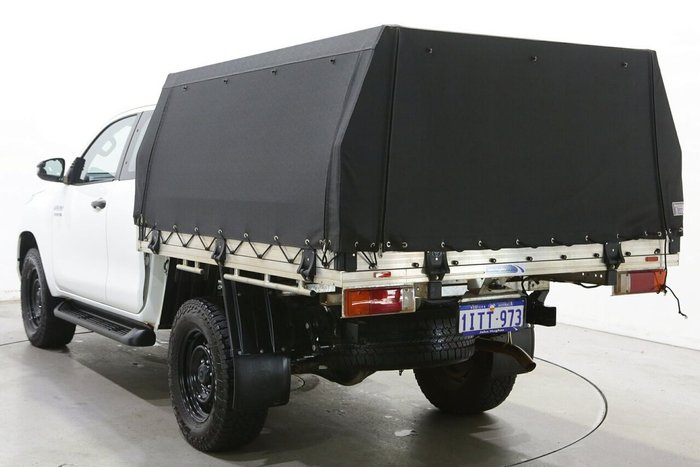 2022 Toyota Hilux SR