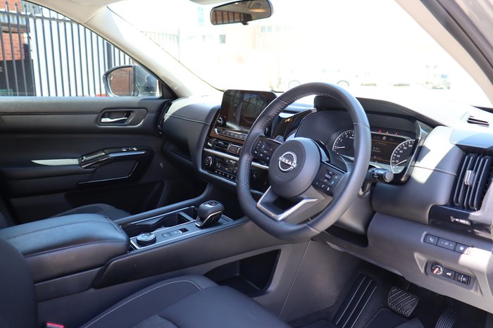 2022 Nissan Pathfinder ST-L