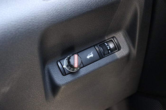 2022 Nissan Pathfinder ST-L