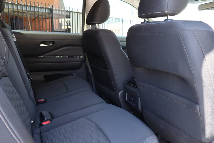 2022 Nissan Pathfinder ST-L