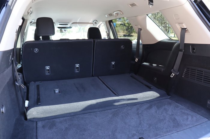 2022 Nissan Pathfinder ST-L