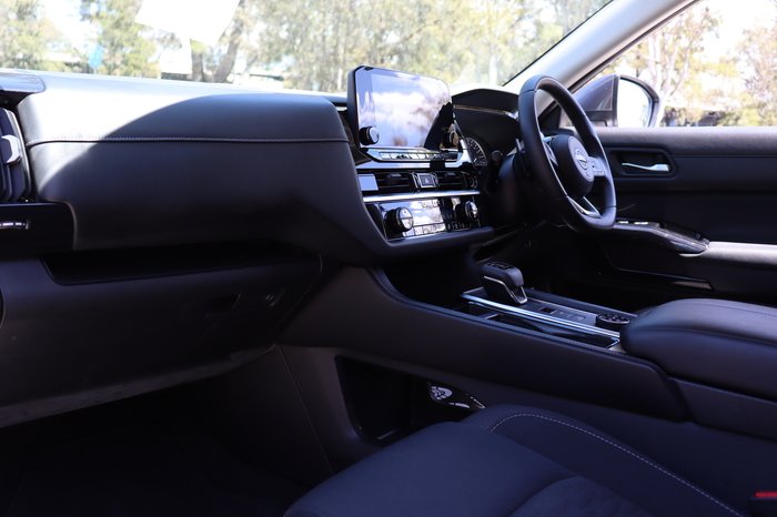 2022 Nissan Pathfinder ST-L