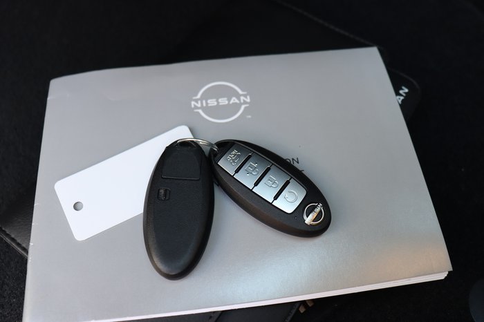 2022 Nissan Pathfinder ST-L