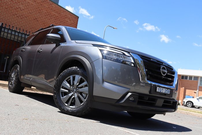 2022 Nissan Pathfinder ST-L