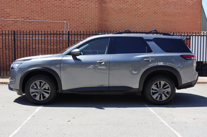 2022 Nissan Pathfinder ST-L