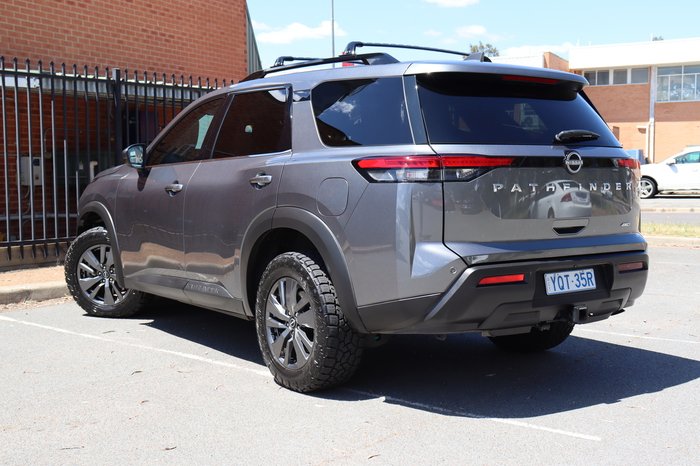 2022 Nissan Pathfinder ST-L