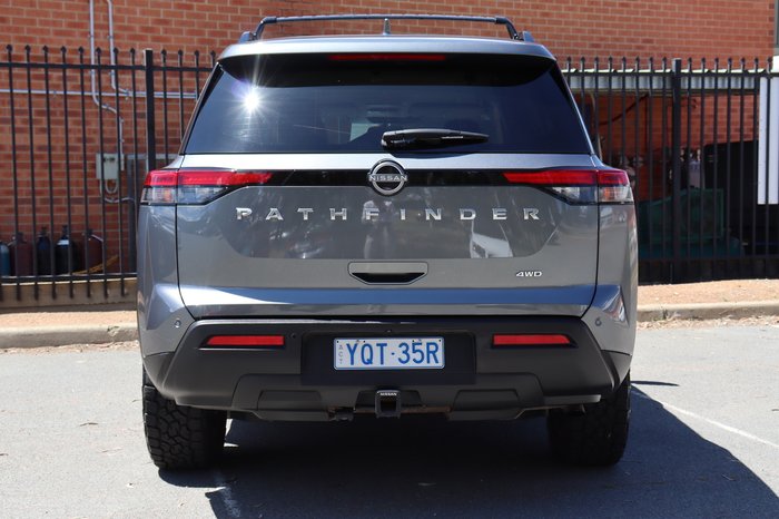 2022 Nissan Pathfinder ST-L