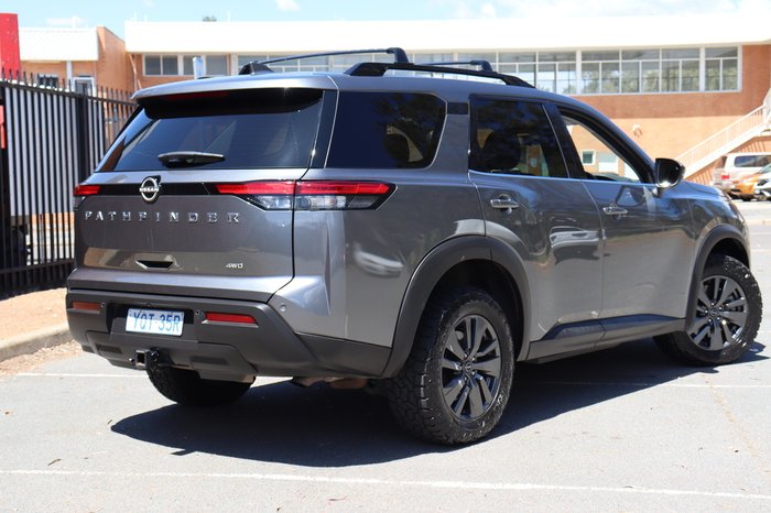 2022 Nissan Pathfinder ST-L