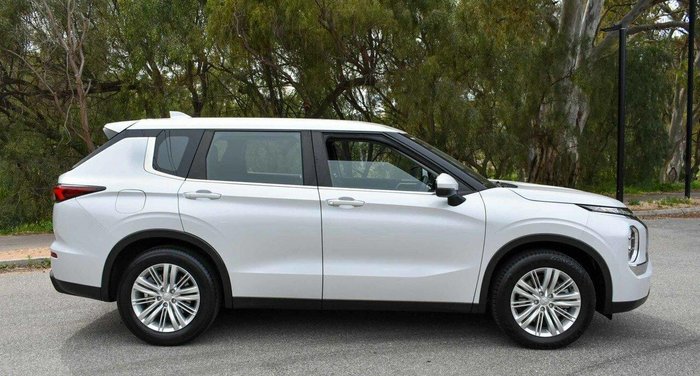 2022 Mitsubishi Outlander ES