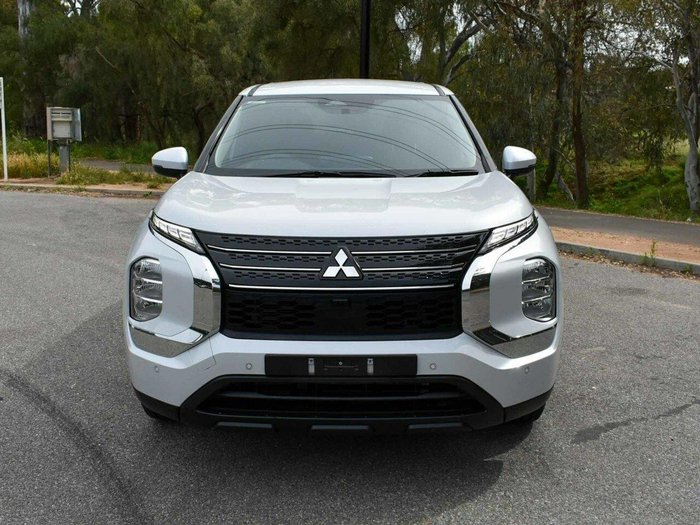 2022 Mitsubishi Outlander ES