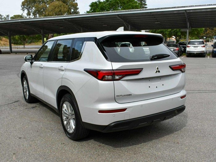 2022 Mitsubishi Outlander ES