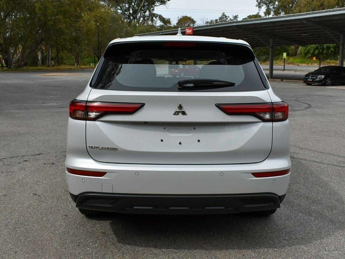 2022 Mitsubishi Outlander ES