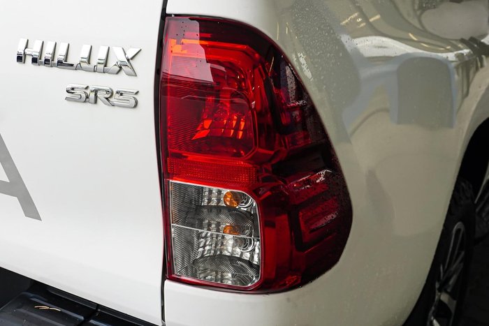 2016 Toyota Hilux SR5