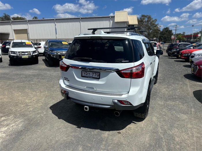 2016 ISUZU MU-X LS-T (4x4)