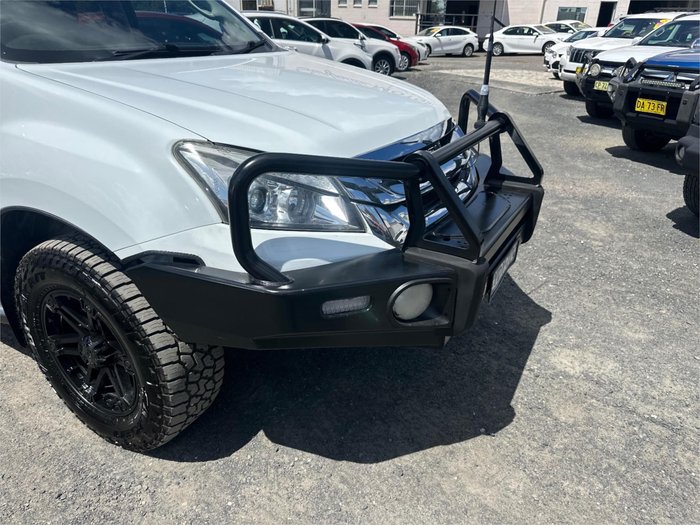2016 ISUZU MU-X LS-T (4x4)