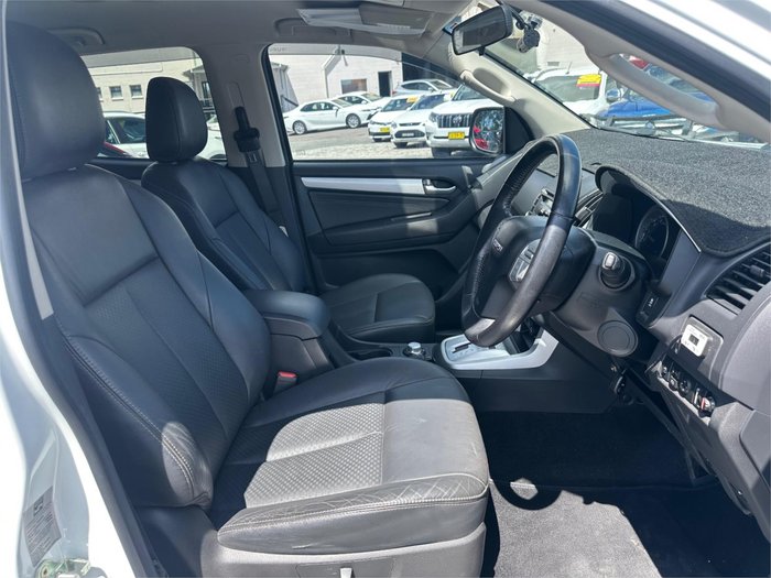 2016 ISUZU MU-X LS-T (4x4)