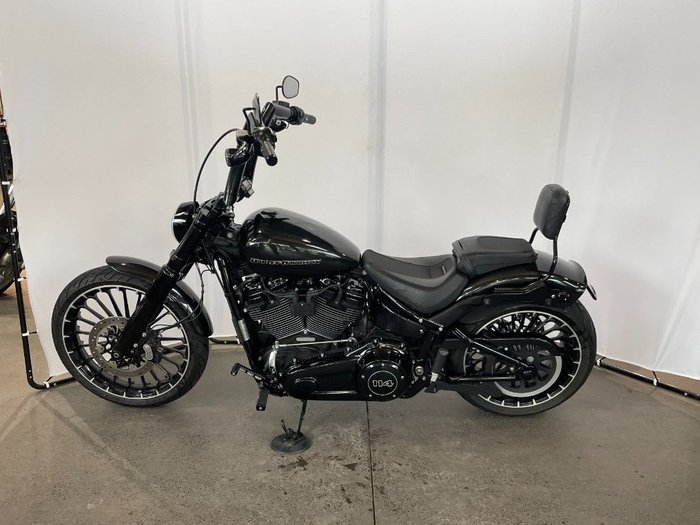 2018 Harley-davidson FXBRS BREAKOUT BLACK TEMPEST