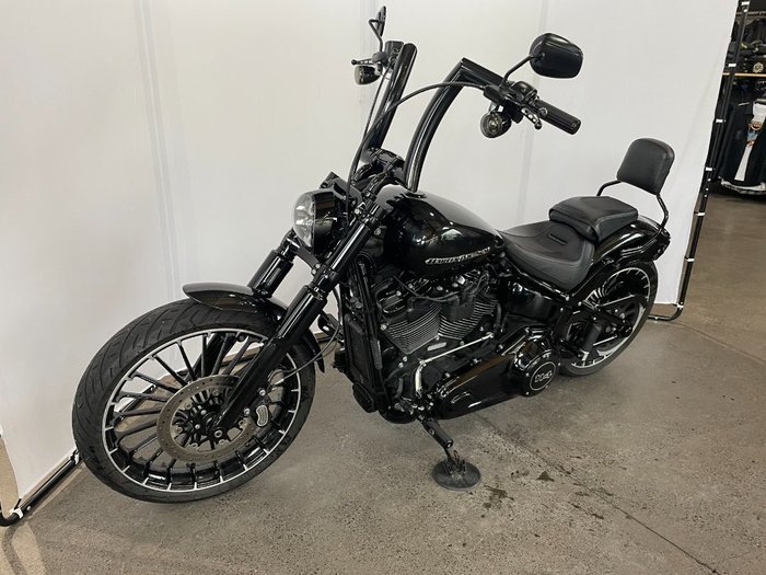 2018 Harley-davidson FXBRS BREAKOUT BLACK TEMPEST