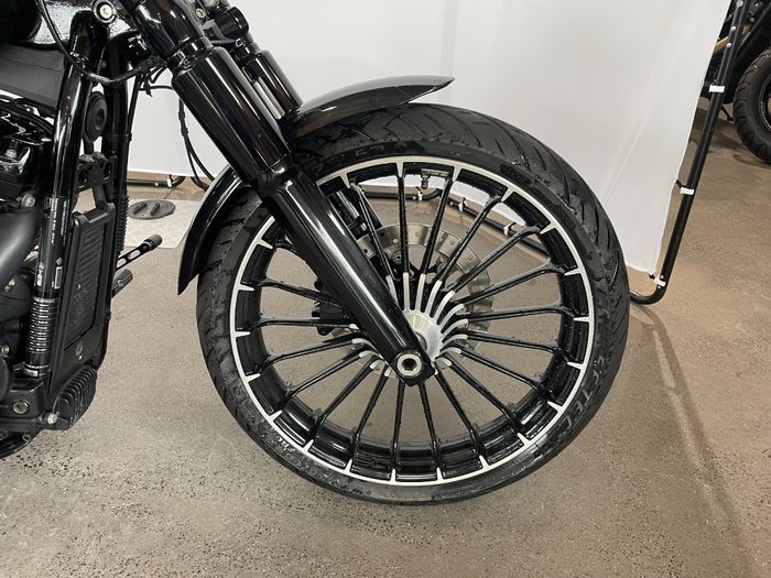 2018 Harley-davidson FXBRS BREAKOUT BLACK TEMPEST