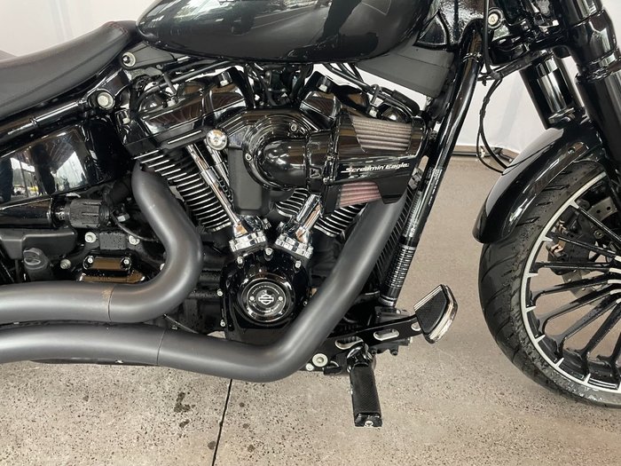 2018 Harley-davidson FXBRS BREAKOUT BLACK TEMPEST