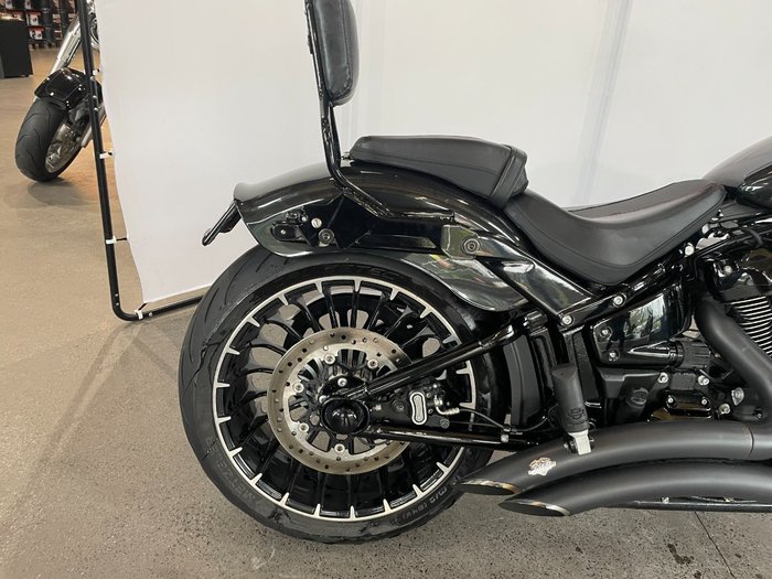 2018 Harley-davidson FXBRS BREAKOUT BLACK TEMPEST