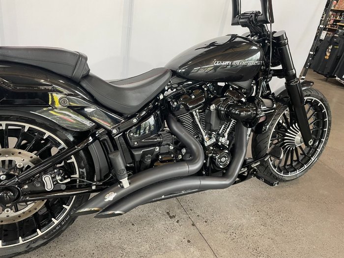 2018 Harley-davidson FXBRS BREAKOUT BLACK TEMPEST
