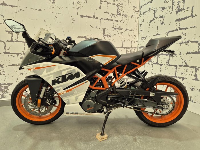 2015 KTM RC 390 RC White