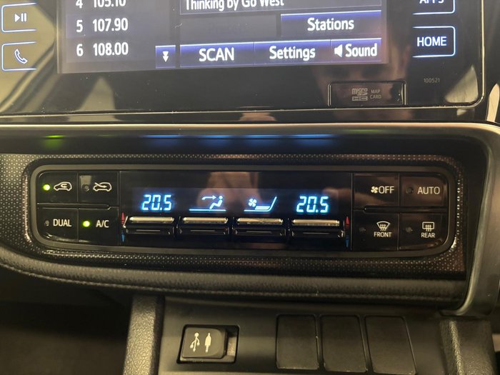 2016 Toyota Corolla Hybrid ZWE186R Silver Pearl